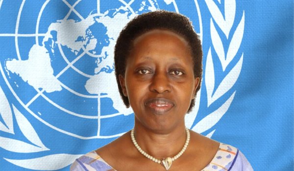 Perezida Kagame yihanganishije umuryango wa Ambasaderi Dr. Aissa Kirabo Kacyira witabye Imana
