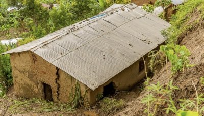 Minisiteri Ishinzwe Ibikorwa by’Ubutabazi, MINEMA, yatangaje ko ibiza byakomotse ku mvura yaguye hagati ya tariki 16 na 17 Kanama 2025 byahitanye abantu batanu mu gihe abandi 25 bakomeretse.