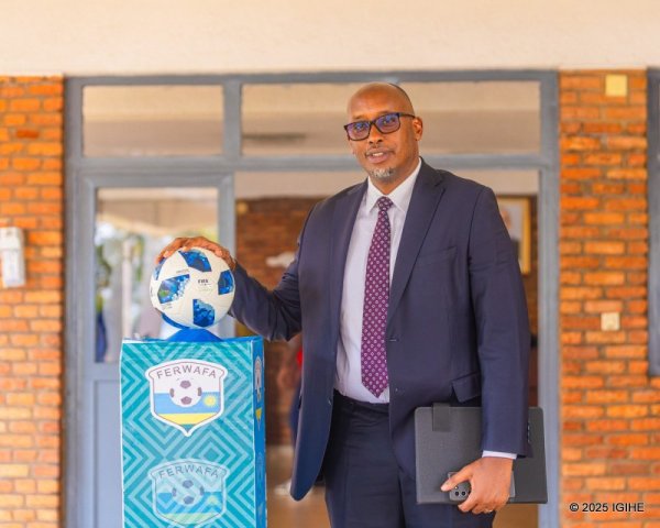 Shema Fabrice yemeye guhara umushahara we muri FERWAFA